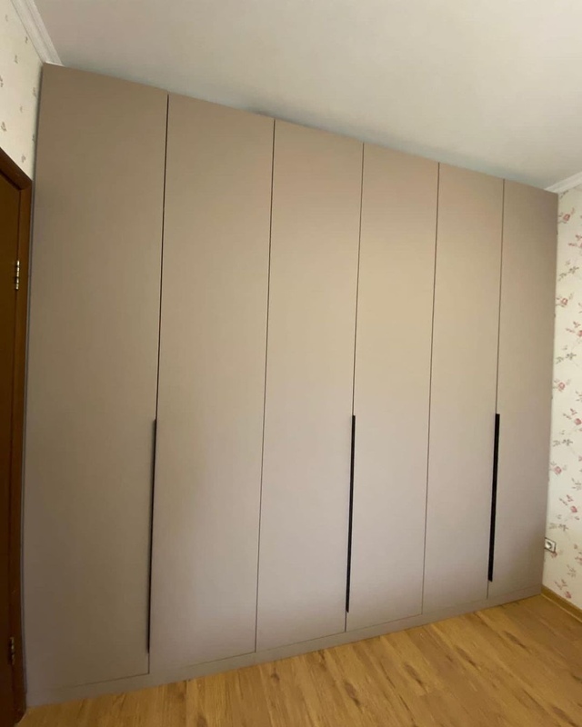Встроенные распашные шкафы-Встроенный распашной шкаф «Модель 1»-фото1